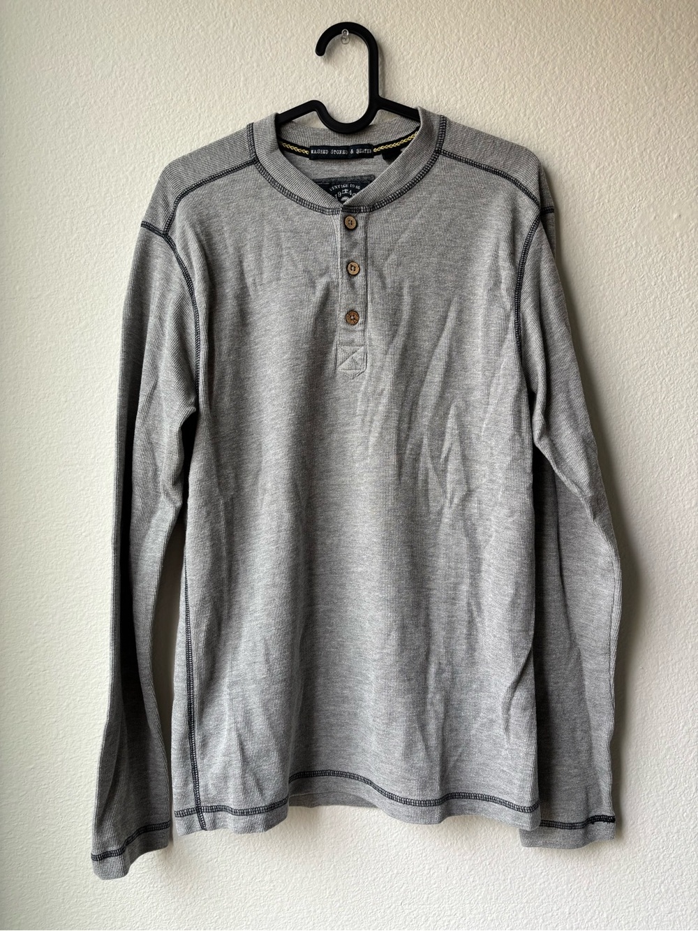 Men's Gray Long-Sleeve Henley